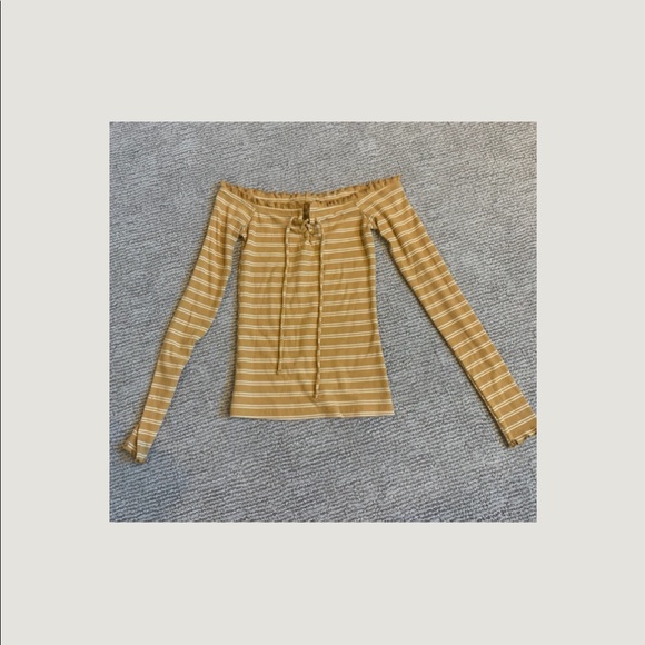 Gold off the shoulders shirt!! - Picture 2 of 3